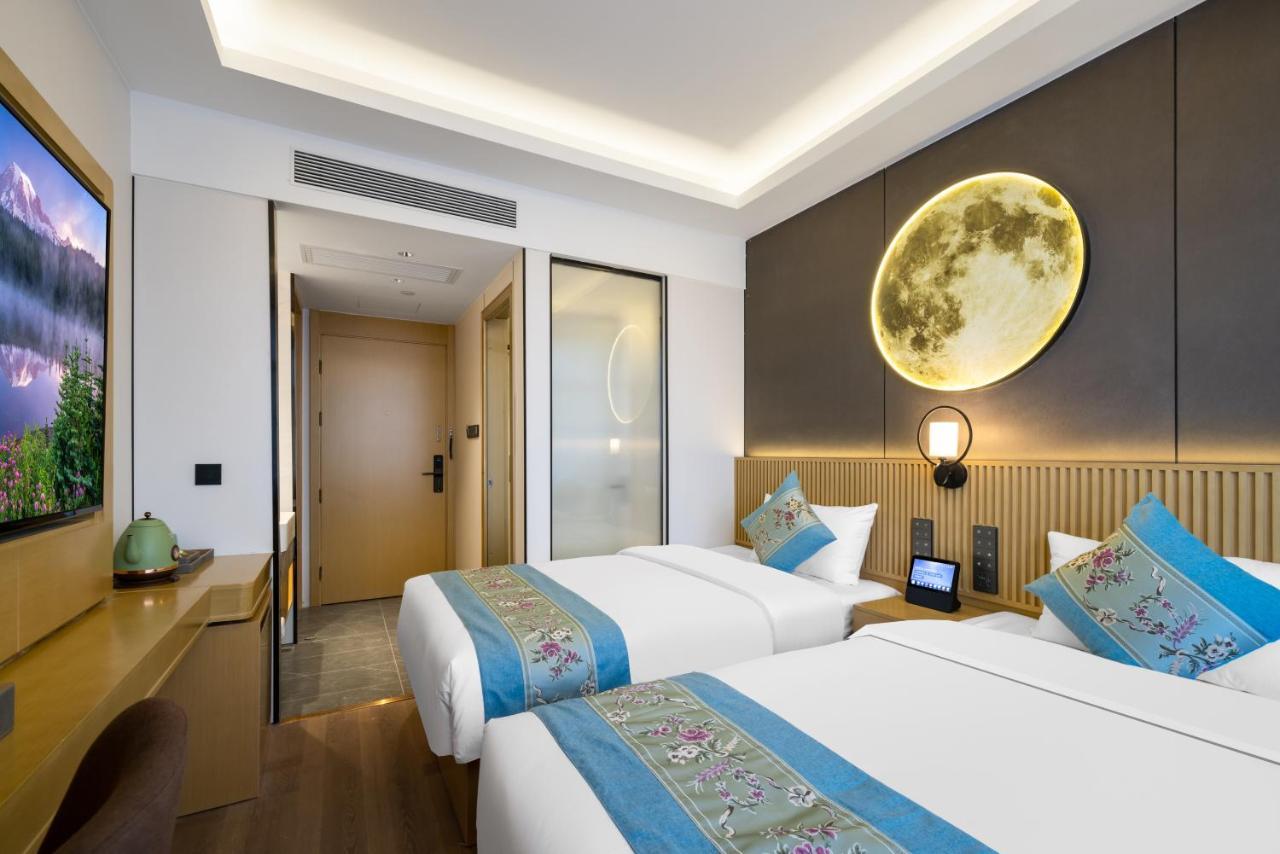 Hotel East Sacred - Very Close To The Drum Tower And Nanluoguxiang Houhai Bar Very Close To The Bird's Nest Water Cube 3*